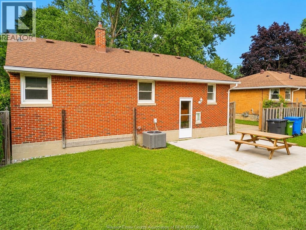 3621 Mckay Avenue, Windsor, ON, N9E 2S3 - 4