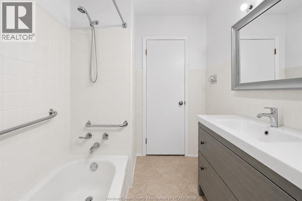 3621 Mckay Avenue, Windsor, ON, N9E 2S3 - 17