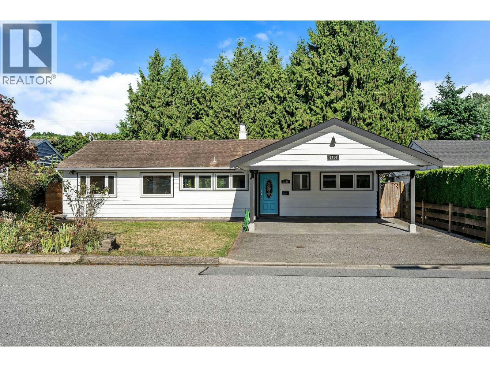 1216 Pinewood Crescent, North Vancouver, BC, V7P 1E9