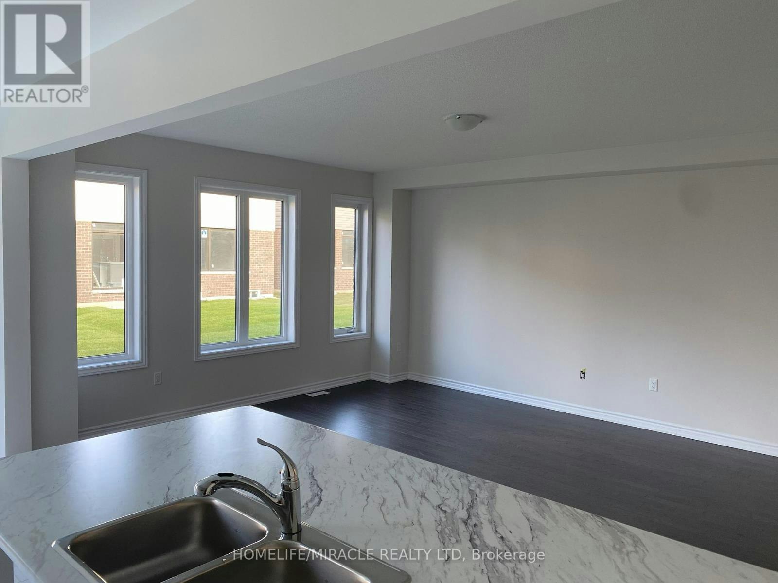 48 Prudhoe Terrace, Barrie, ON, L9J 0W2 - 8