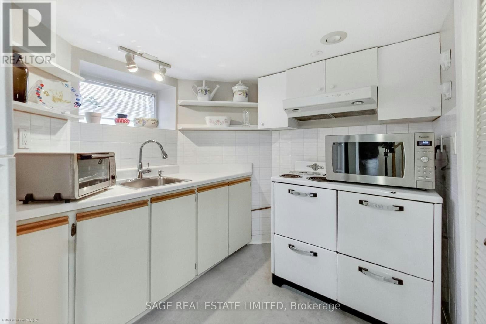 108 Beresford Avenue, Toronto, ON, M6S 3B1 - 30