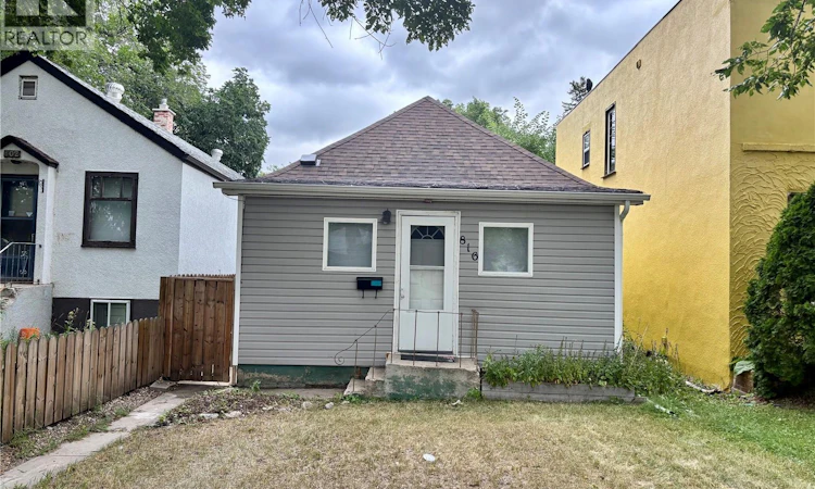 816 I Avenue S