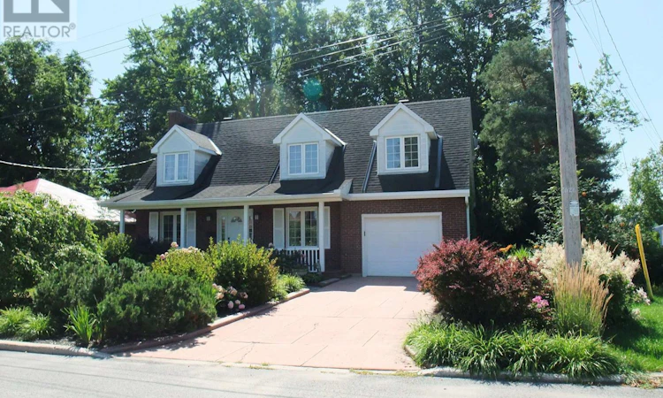 32 Gary Crescent