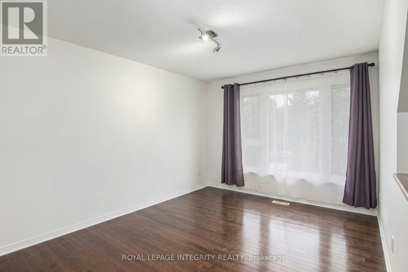 118 Monterey Drive, Ottawa, ON, K2H 7A8 - 2