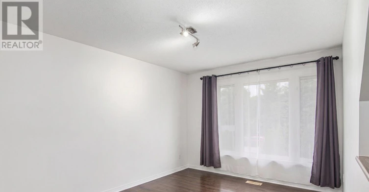 118 Monterey Drive, Ottawa, ON, K2H 7A8 - 2