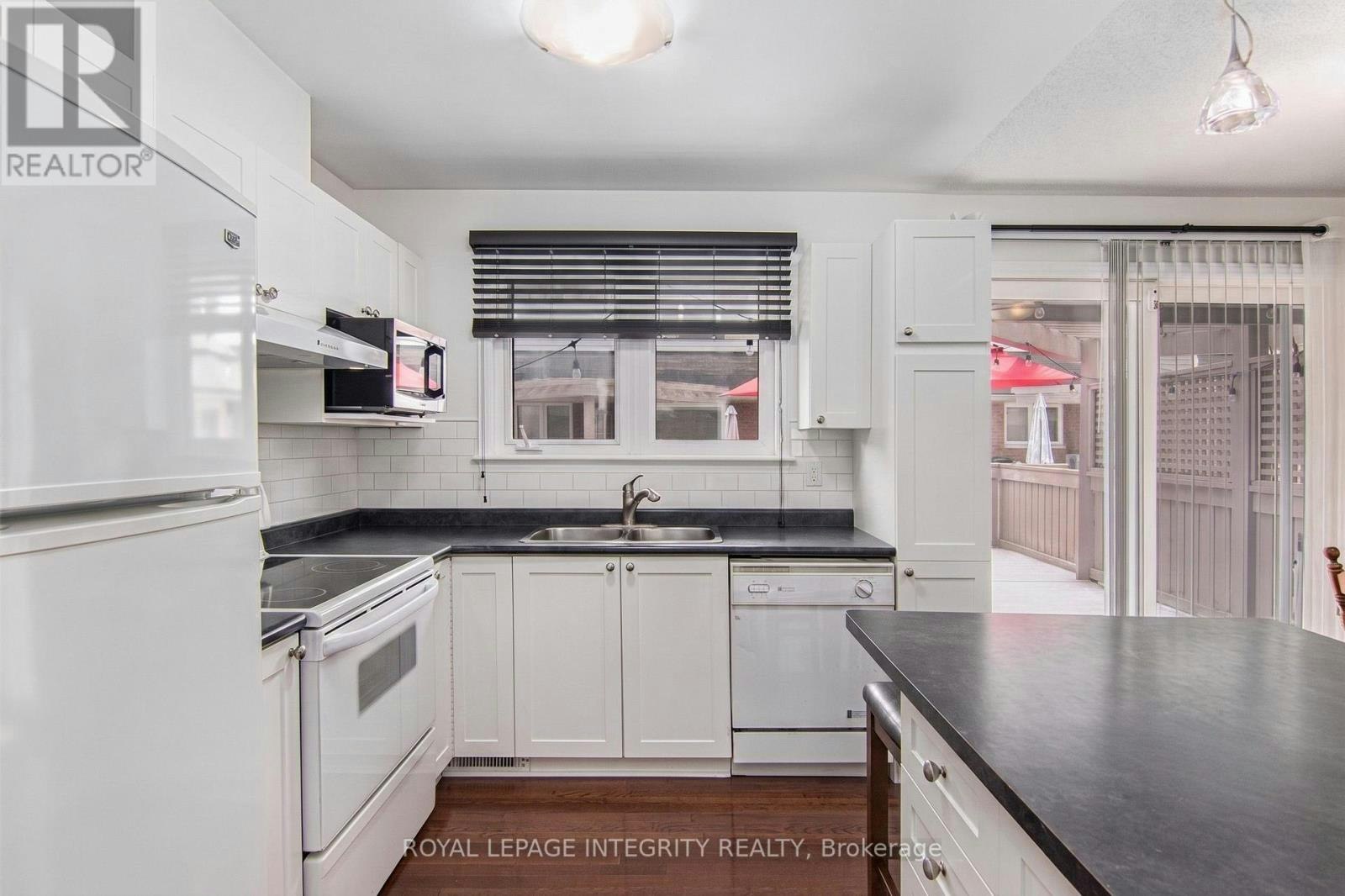 118 Monterey Drive, Ottawa, ON, K2H 7A8 - 7