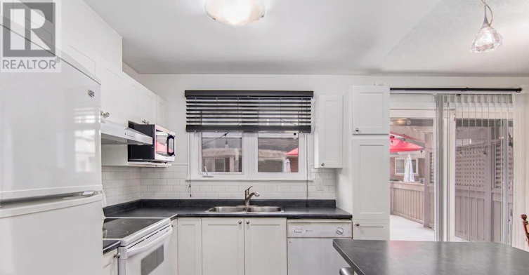 118 Monterey Drive, Ottawa, ON, K2H 7A8 - 7