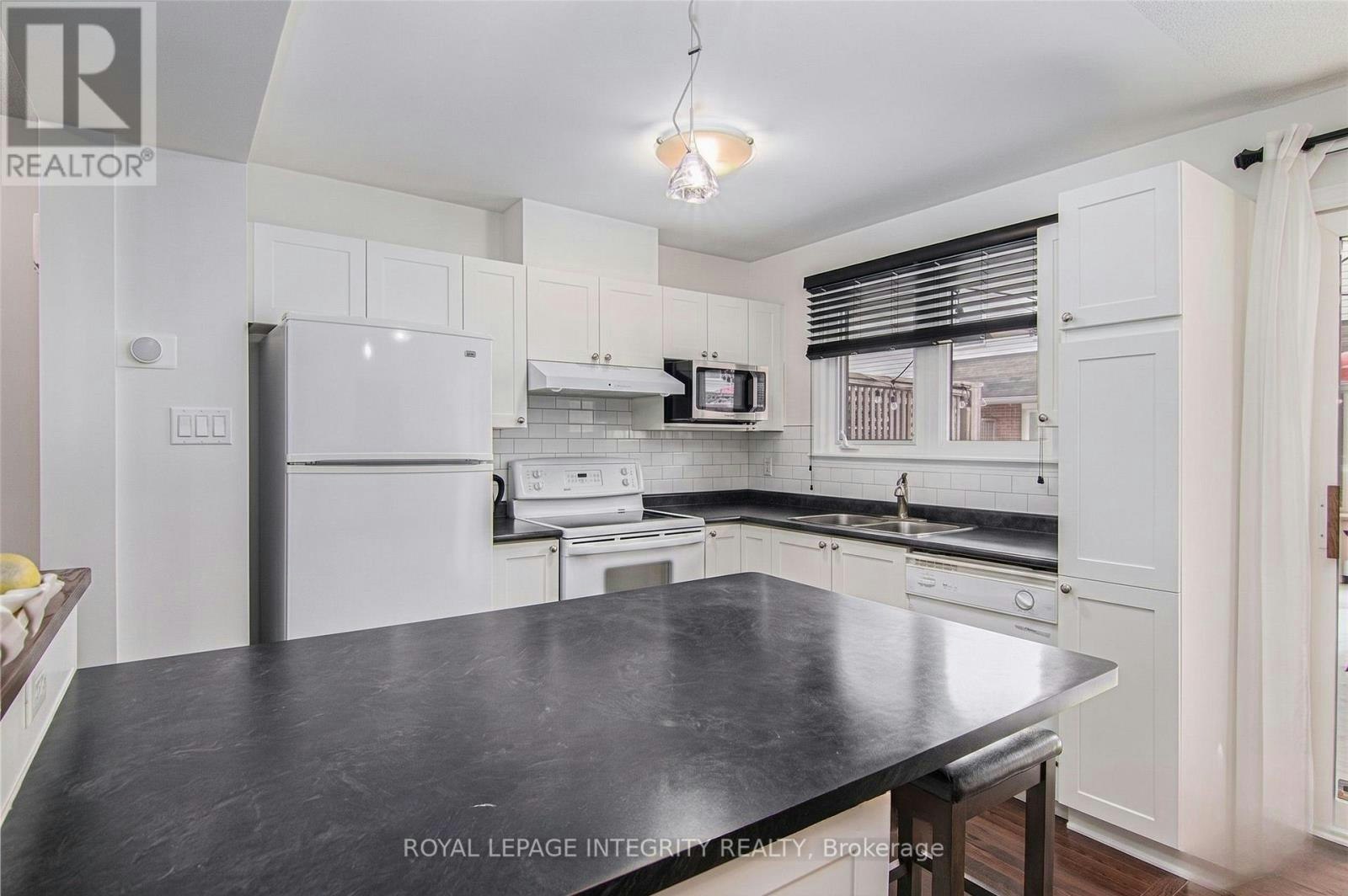 118 Monterey Drive, Ottawa, ON, K2H 7A8 - 6
