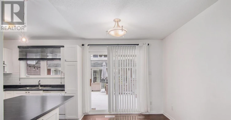 118 Monterey Drive, Ottawa, ON, K2H 7A8 - 8