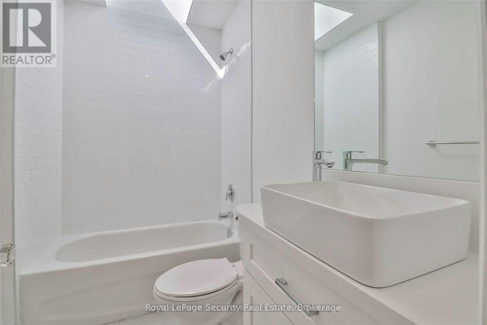 2-3317 Lake Shore Boulevard W, Toronto, ON, M8W 1M8 - 5