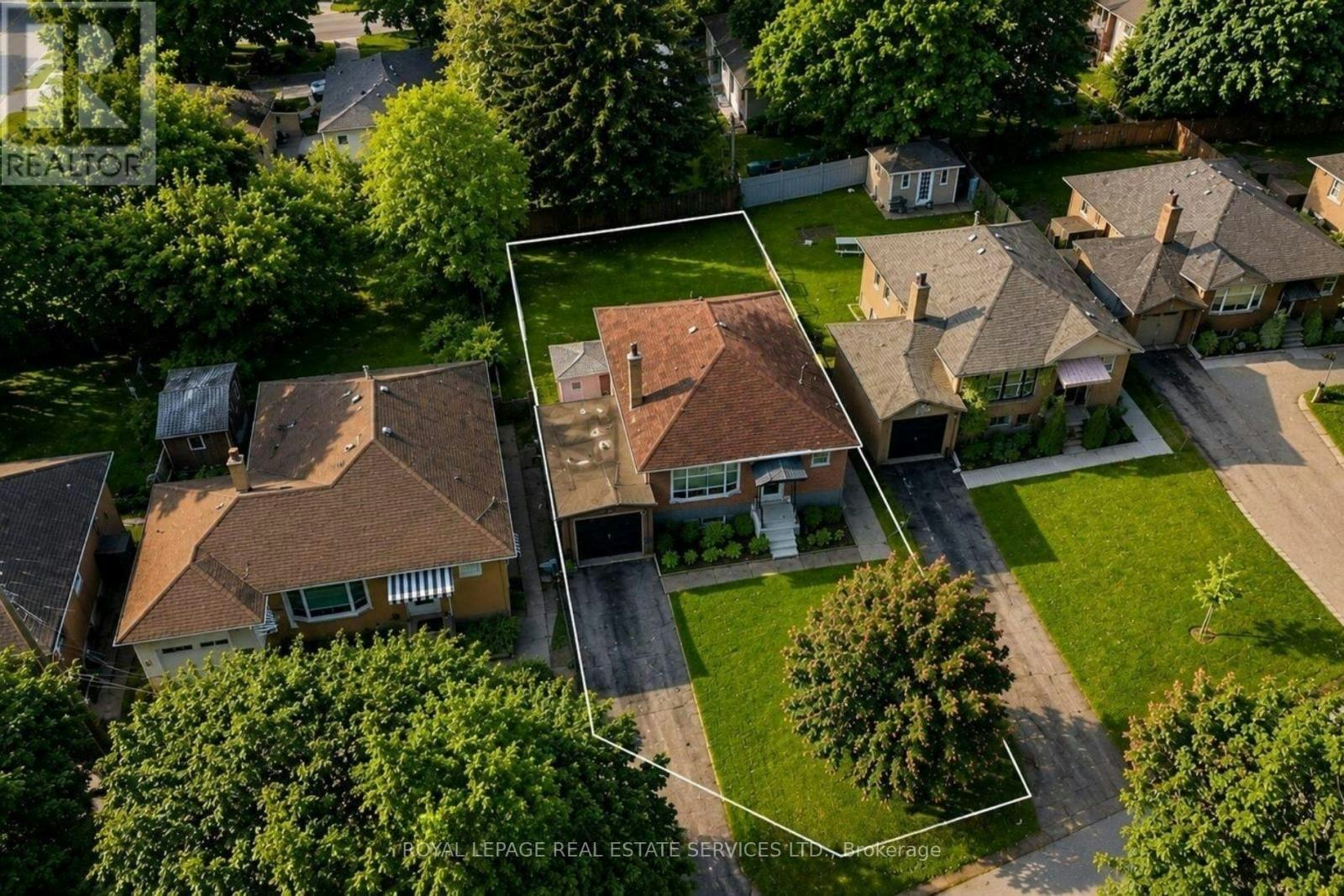 100 Ballacaine Drive, Toronto, ON, M8Y 4B8 - 2