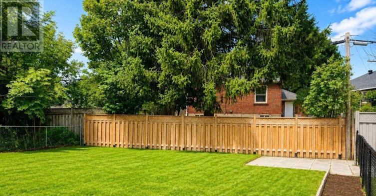100 Ballacaine Drive, Toronto, ON, M8Y 4B8 - 14