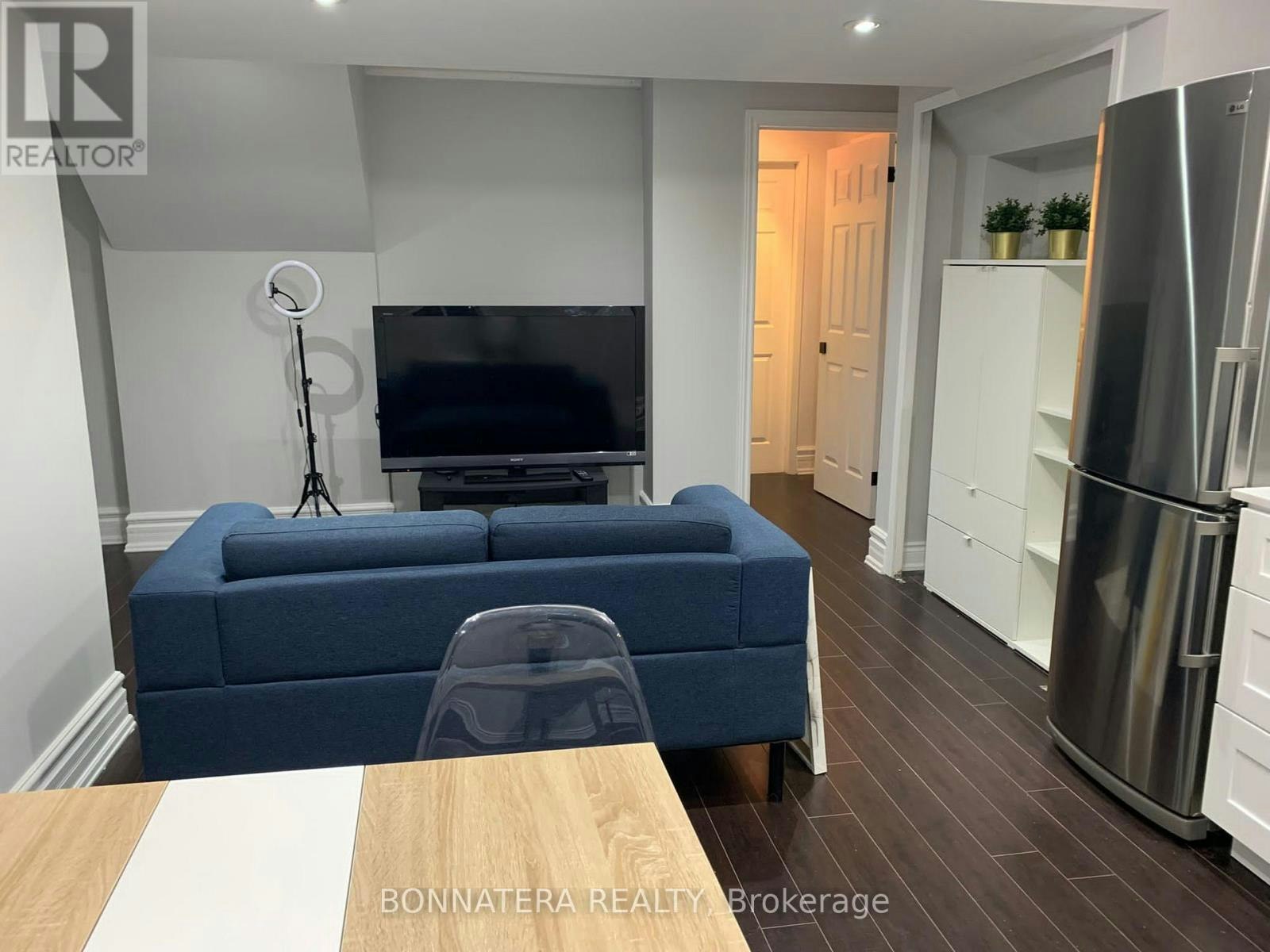 BSMT-284 Hickory Circle, Oakville, ON, L6H 4V1