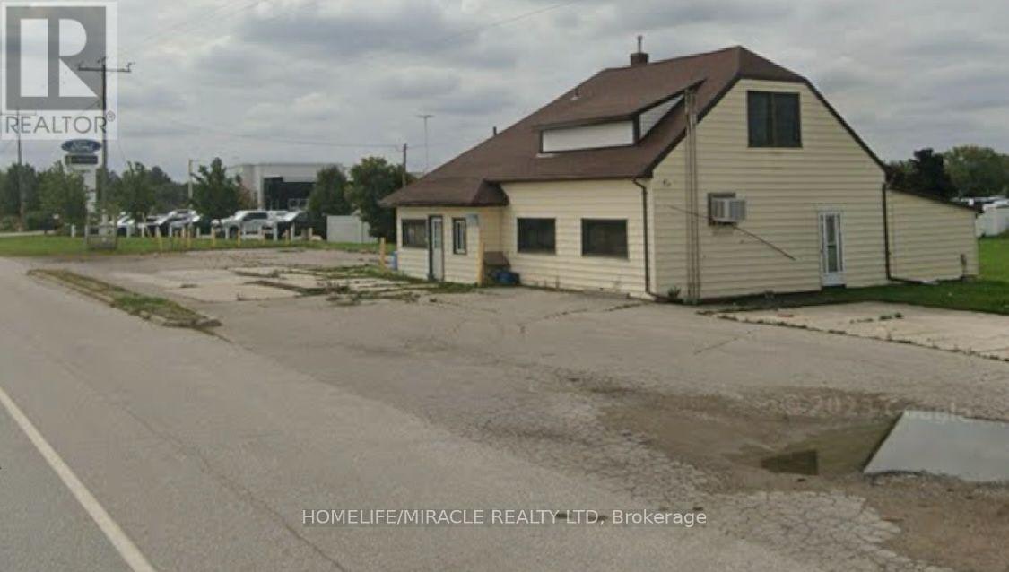5471 Nauvoo Road, Warwick, ON, N0M 2S0