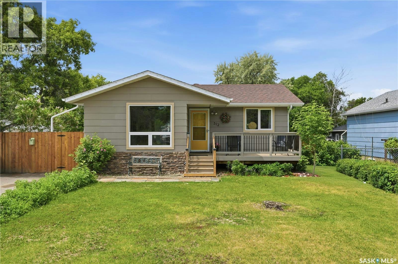312 Ash Street, Outlook, SK, S0L 2N0