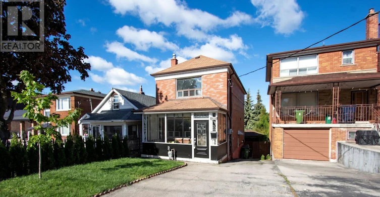 BSMT-496 Northcliffe Boulevard, Toronto, ON, M6E 3L5 - 3