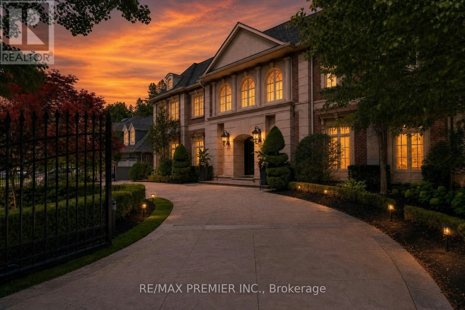 6 The Bridle Path, Toronto, ON, M2L 1C8