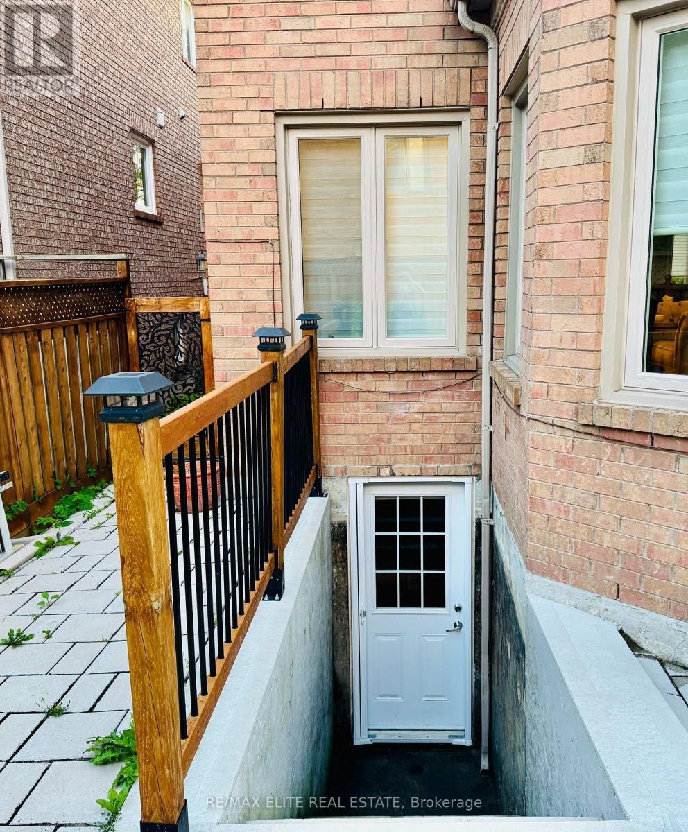 BASEMENT-169 Larratt Lane, Richmond Hill, ON, L4C 0E8