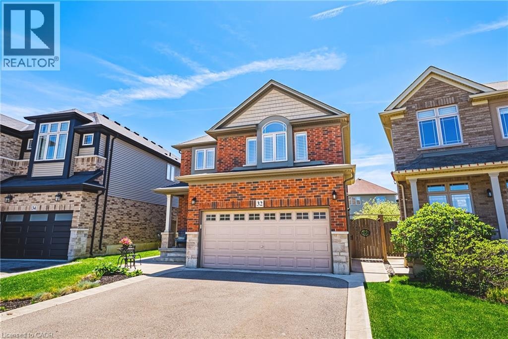 32 Dulgaren Street, Hamilton, ON, L8W 3Y8