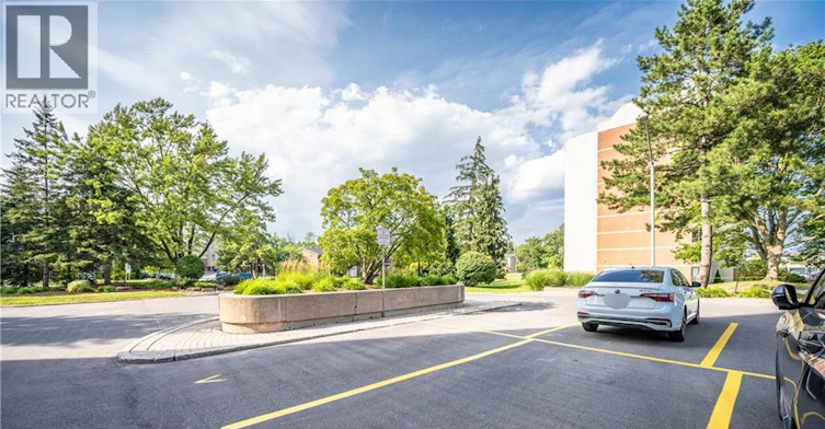 807-265 Westcourt Place, Waterloo, ON, N2L 6E4 - 4