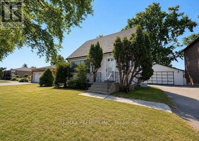 21 Aura Lea Boulevard, Toronto, ON, M9M 1K2