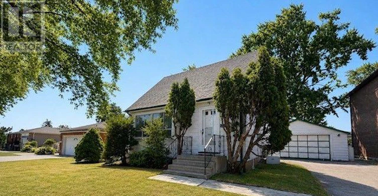 21 Aura Lea Boulevard, Toronto, ON, M9M 1K2
