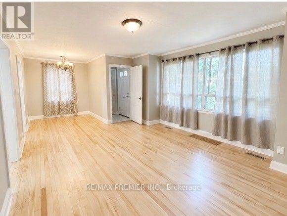21 Aura Lea Boulevard, Toronto, ON, M9M 1K2 - 7
