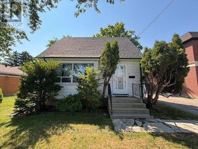 21 Aura Lea Boulevard, Toronto, ON, M9M 1K2 - 2