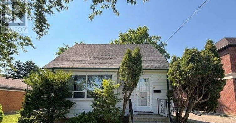 21 Aura Lea Boulevard, Toronto, ON, M9M 1K2 - 2