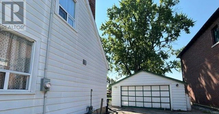 21 Aura Lea Boulevard, Toronto, ON, M9M 1K2 - 3
