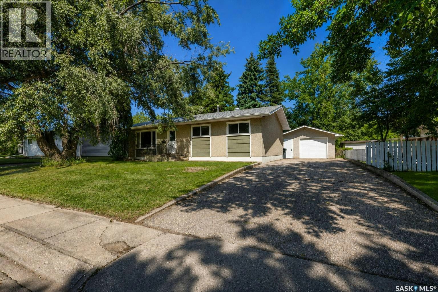 984 Bradshaw Place, Prince Albert, SK, S6V 2P4