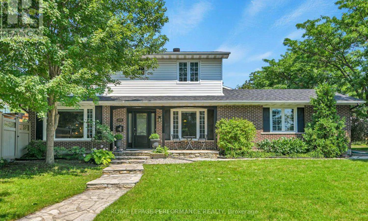 2401 Wyndale Crescent