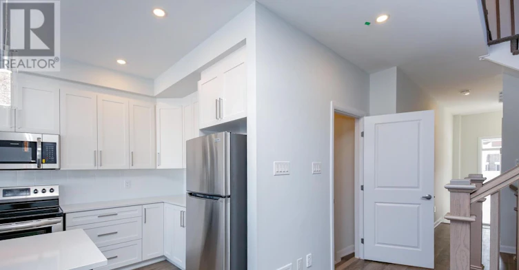 645 Hamsa Street, Ottawa, ON, K2J 6Z7 - 8