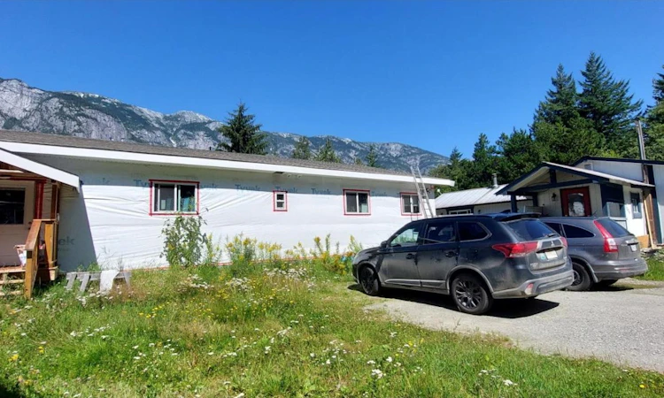 1276 Mackenzie Highway