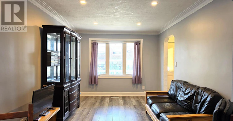 739 Vaughan Road, Toronto, ON, M6E 2Z1 - 6
