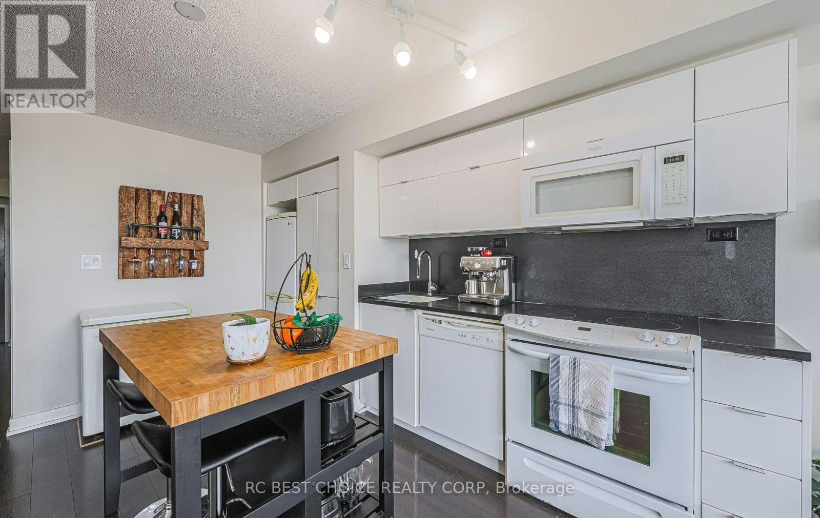 1501-21 Iceboat Terrace N, Toronto, ON, M5V 4A9 - 16
