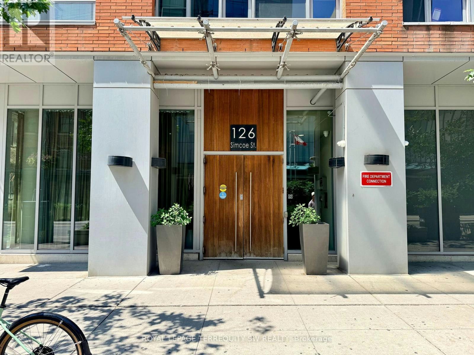 1106-126 Simcoe Street, Toronto, ON, M5H 4E6