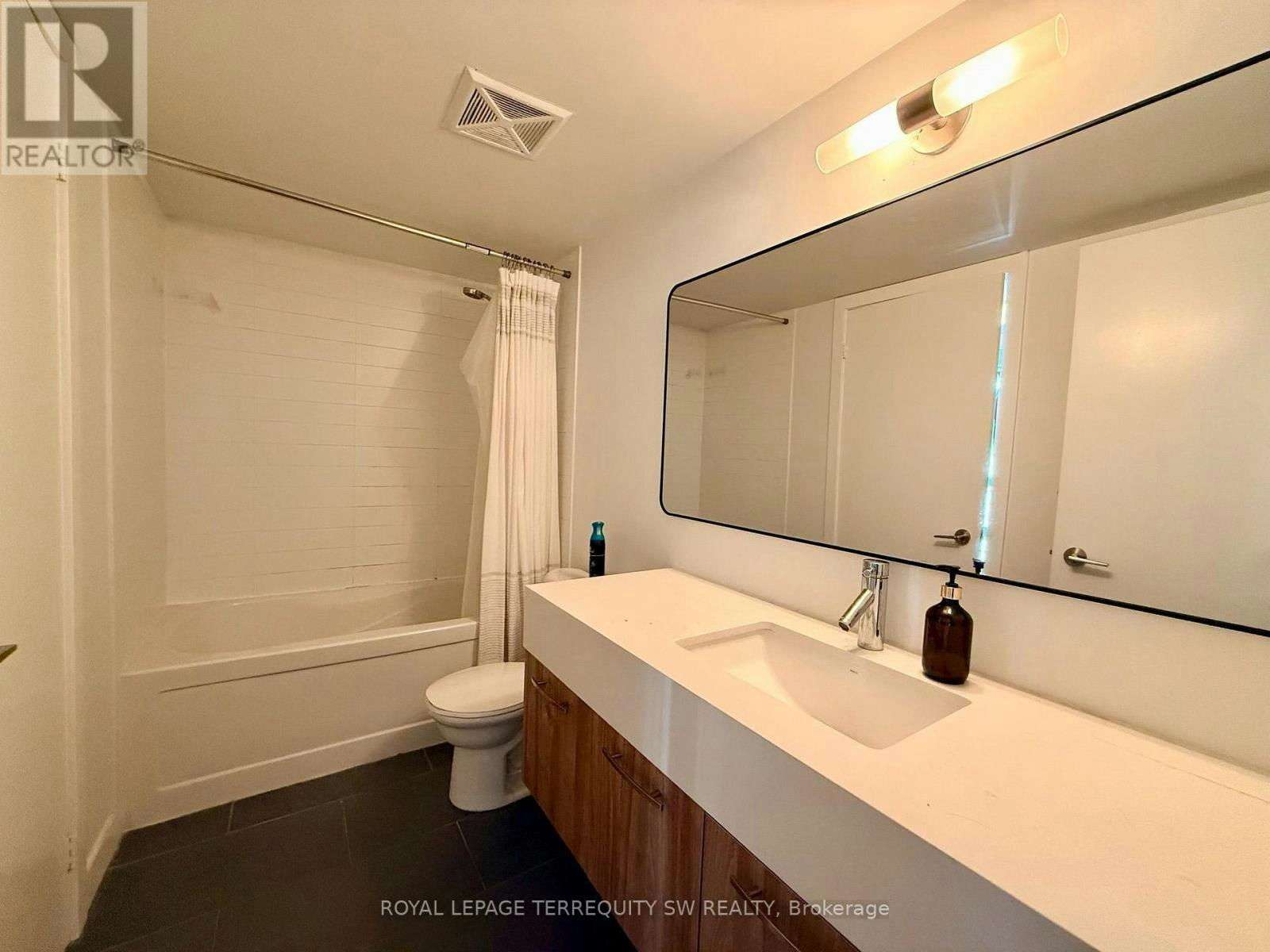 1106-126 Simcoe Street, Toronto, ON, M5H 4E6 - 7