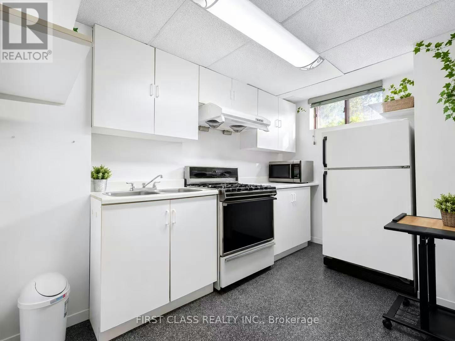 BSMNT-1226 Kos Boulevard, Mississauga, ON, L5J 4L7