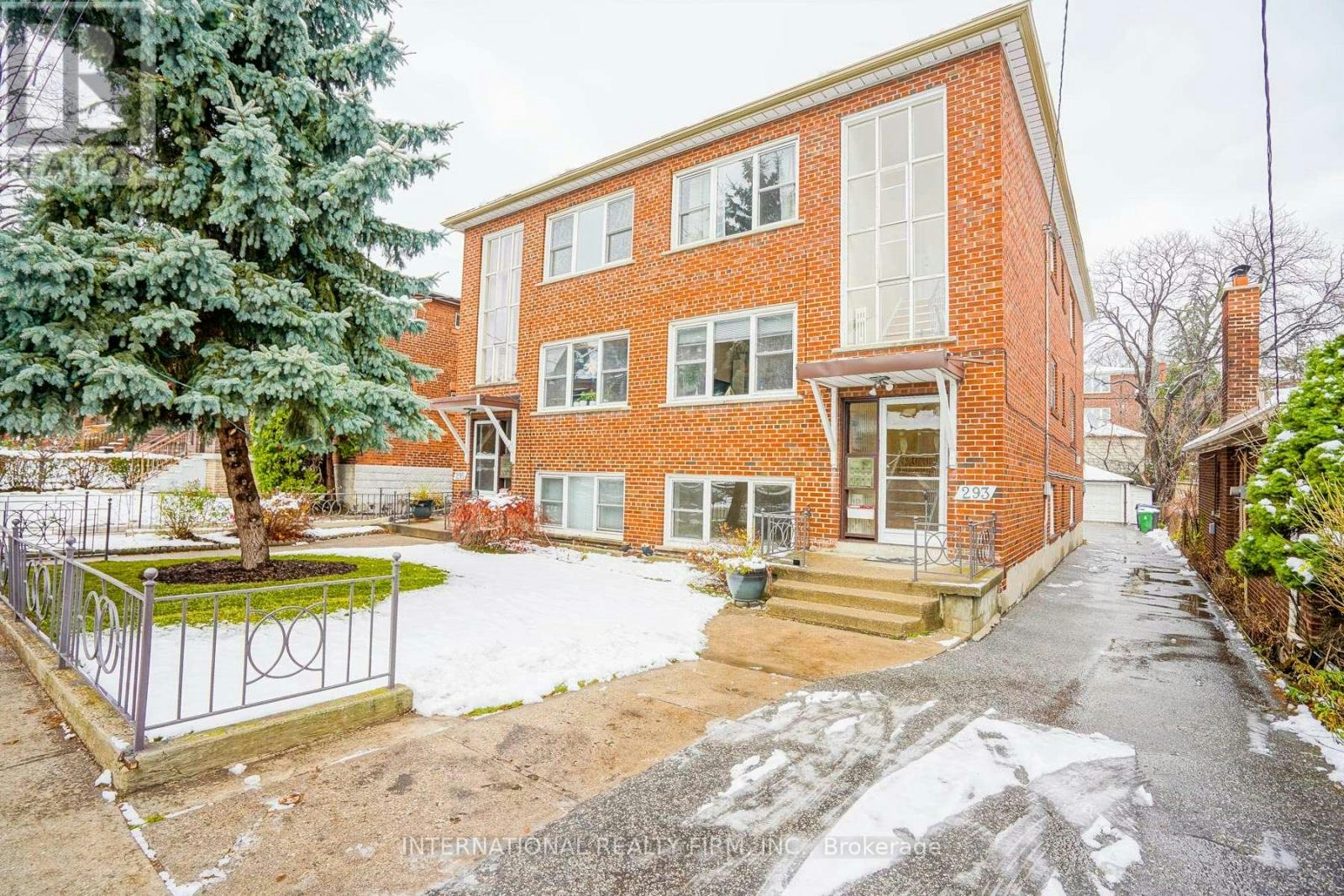 3-293 Indian Grove W, Toronto, ON, M6P 2H6