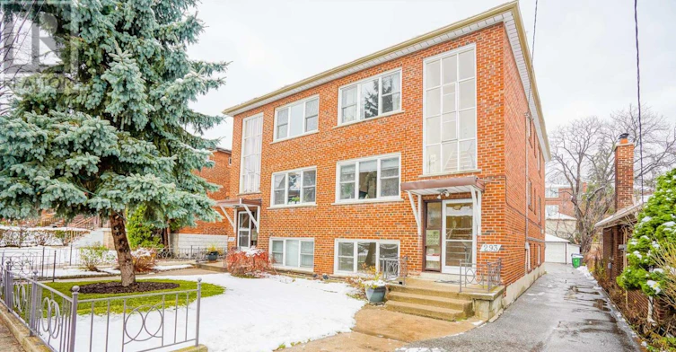 3-293 Indian Grove W, Toronto, ON, M6P 2H6