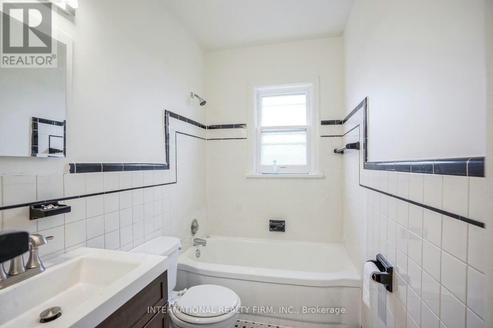 3-293 Indian Grove W, Toronto, ON, M6P 2H6 - 6