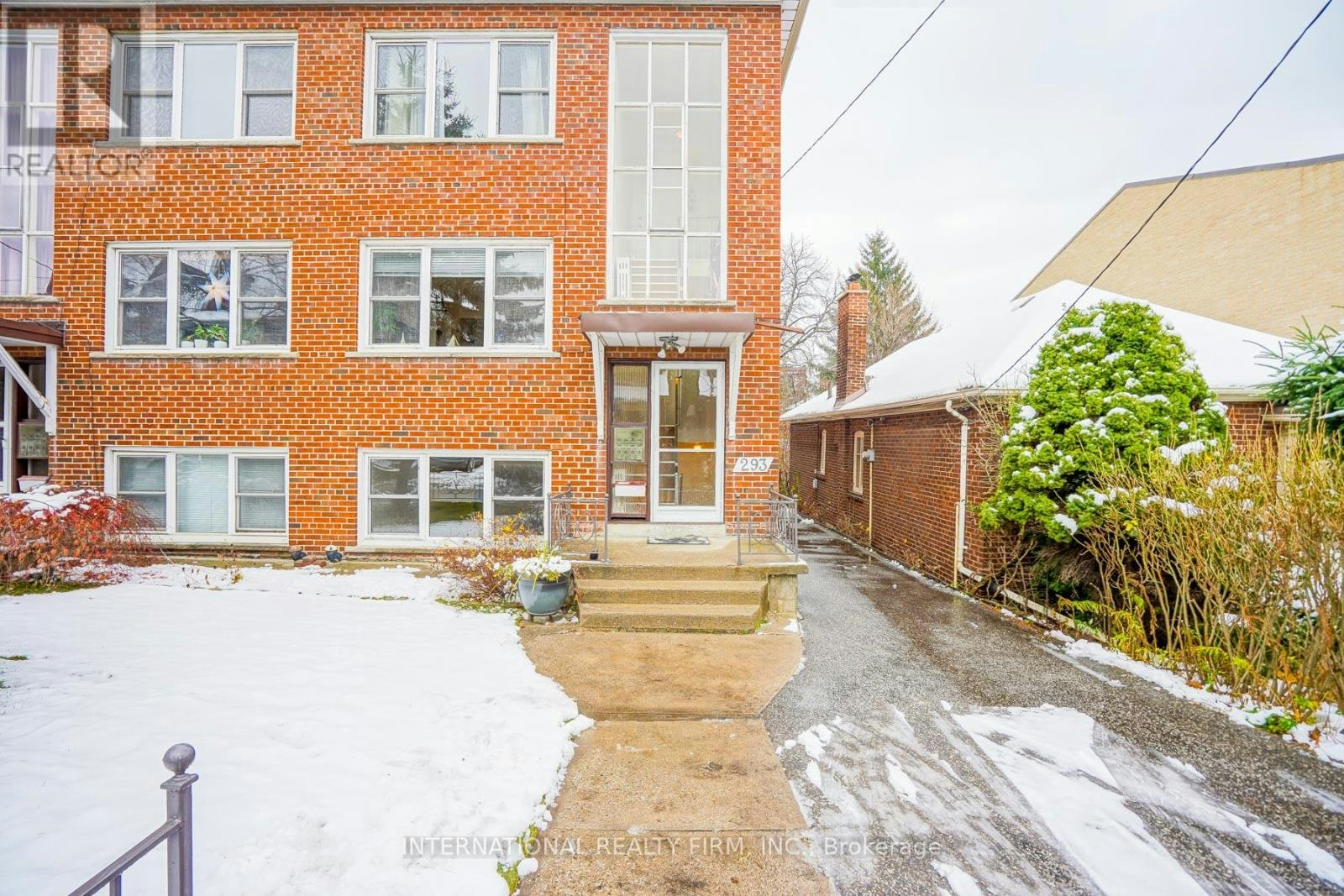 3-293 Indian Grove W, Toronto, ON, M6P 2H6 - 2