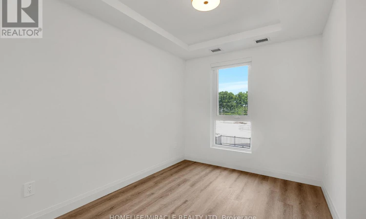 201-1333 Weber Street E