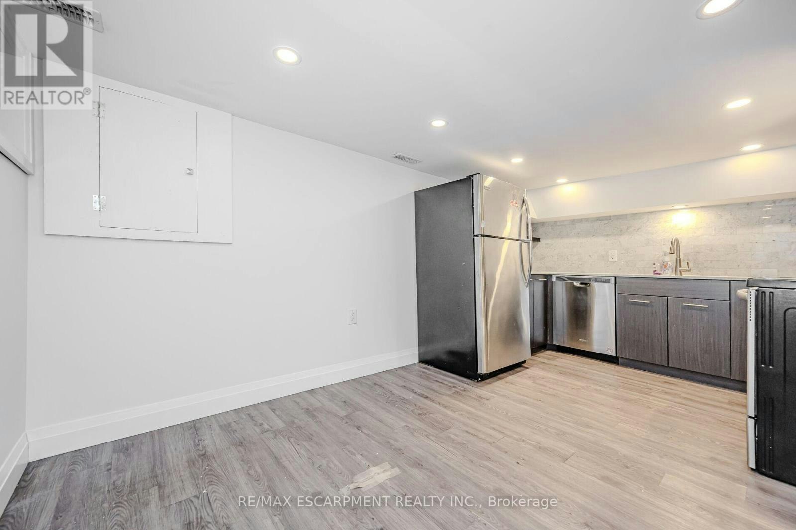 1 Lower Lvl 74 Cathcart Street, Hamilton, ON, L8R 1M5 - 3