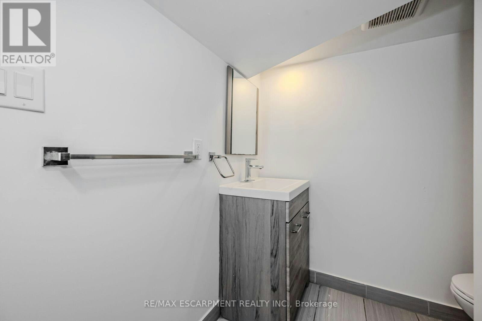 1 Lower Lvl 74 Cathcart Street, Hamilton, ON, L8R 1M5 - 9