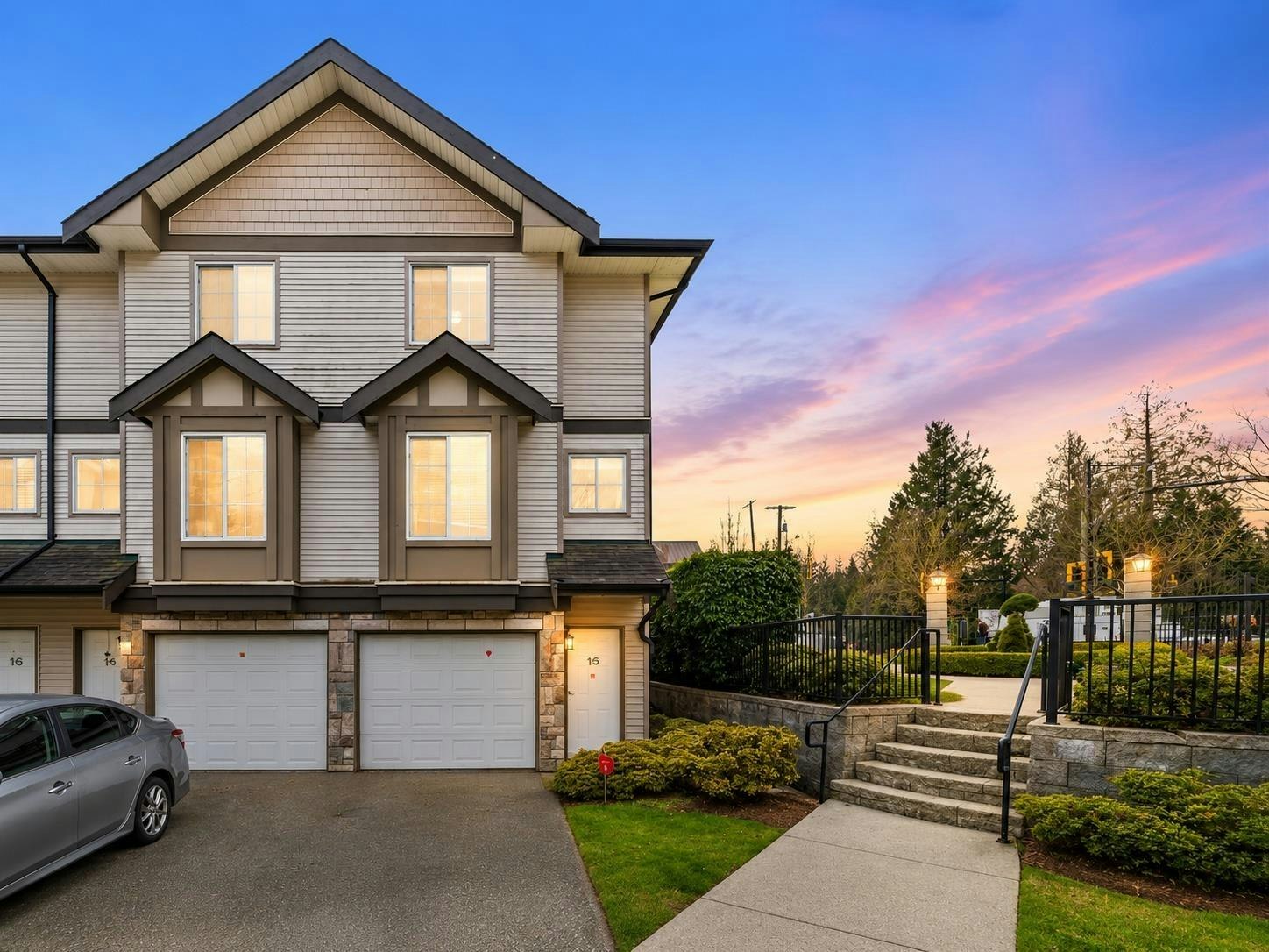 15-14855 100 Avenue, Surrey, BC, V3R 2W1