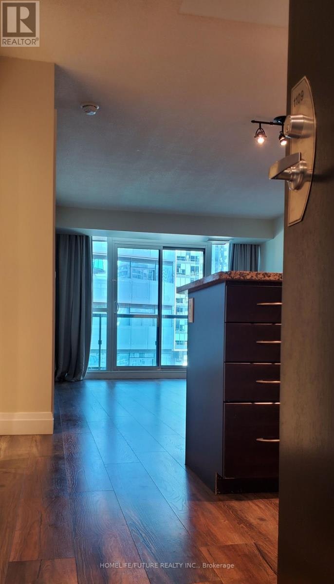 1109-19 Grand Trunk Crescent, Toronto, ON, M5J 3A3 - 7