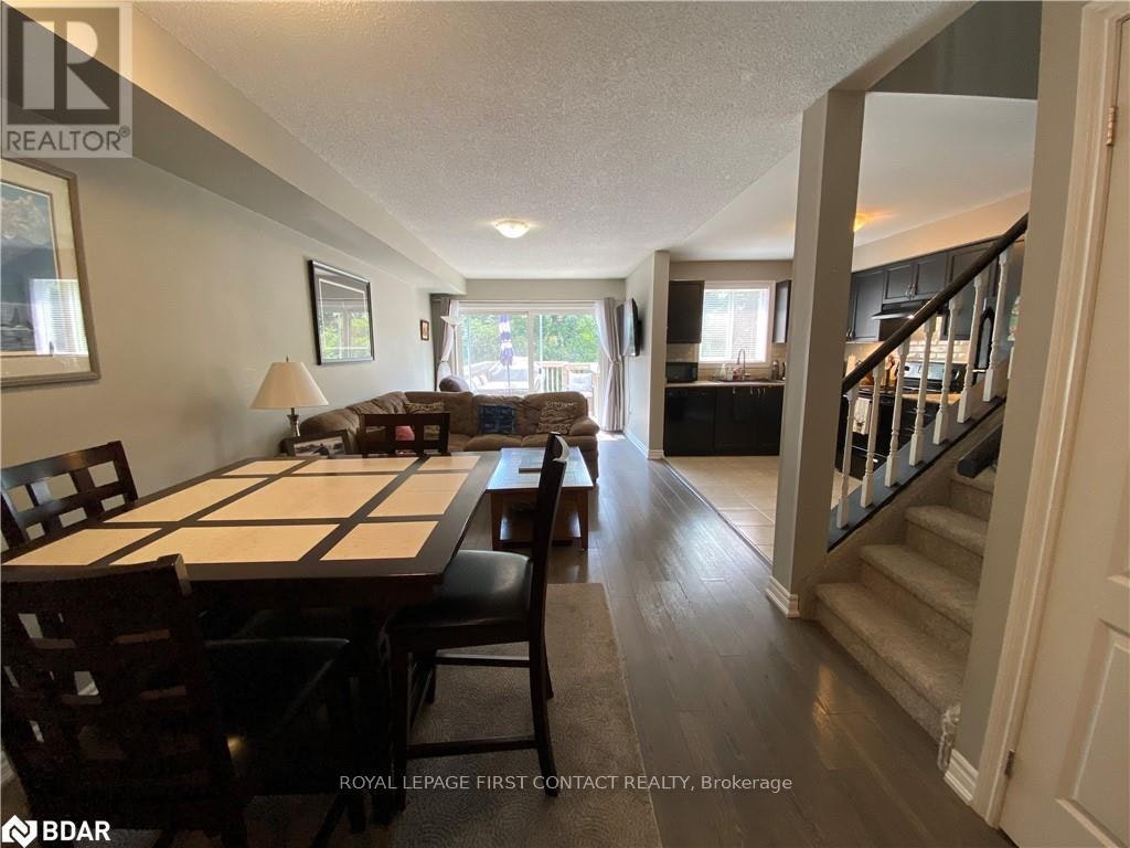 63 Sydenham, Barrie, ON, L4M 6R5 - 2