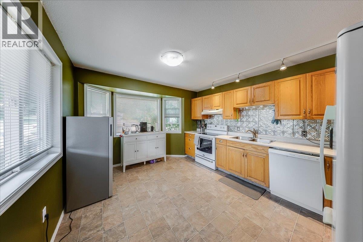2507 Columbia Avenue, Castlegar, BC, V1N 2X4 - 14